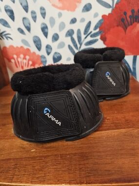 Shires ARMA Fleece Trim Bell Boots